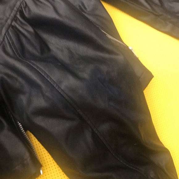 Zara basic faux leather jacket avec manches un peu bouffantes - Picture 8 of 11